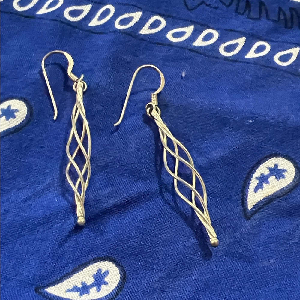Elegant Gold Twisted Wire Earrings